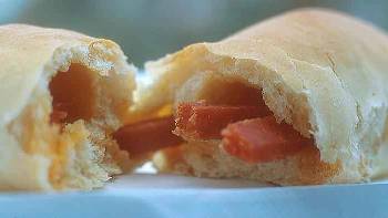 close up pepperoni roll